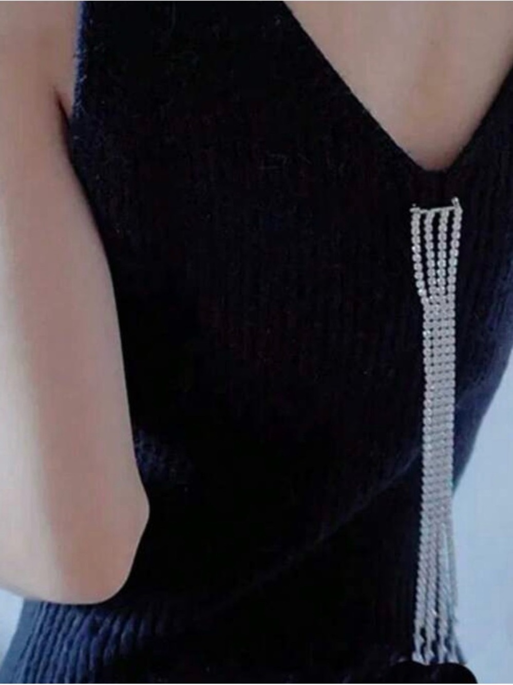 Elegant Rhinestone Tassel Brooch - Picture 6 of 6